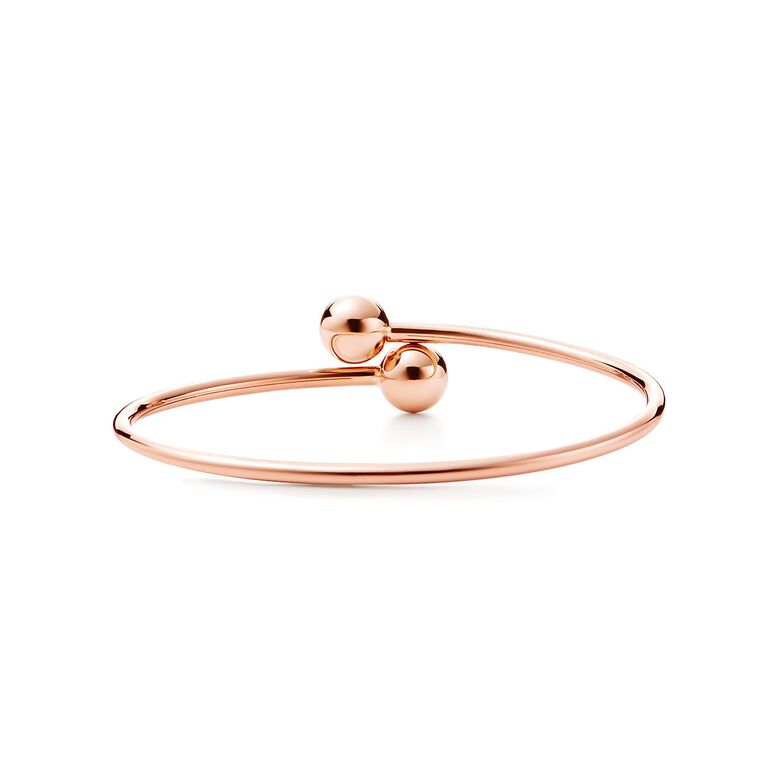 Tiffany City HardWear ball bypass bracelet in 18k rose gold, medium, , hi-res