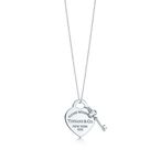 Return to Tiffany™ medium heart tag with key pendant in sterling silver. - Size 18 in