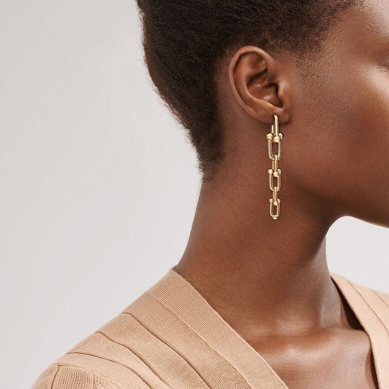 Tiffany HardWear graduated link earrings in 18k gold, , hi-res