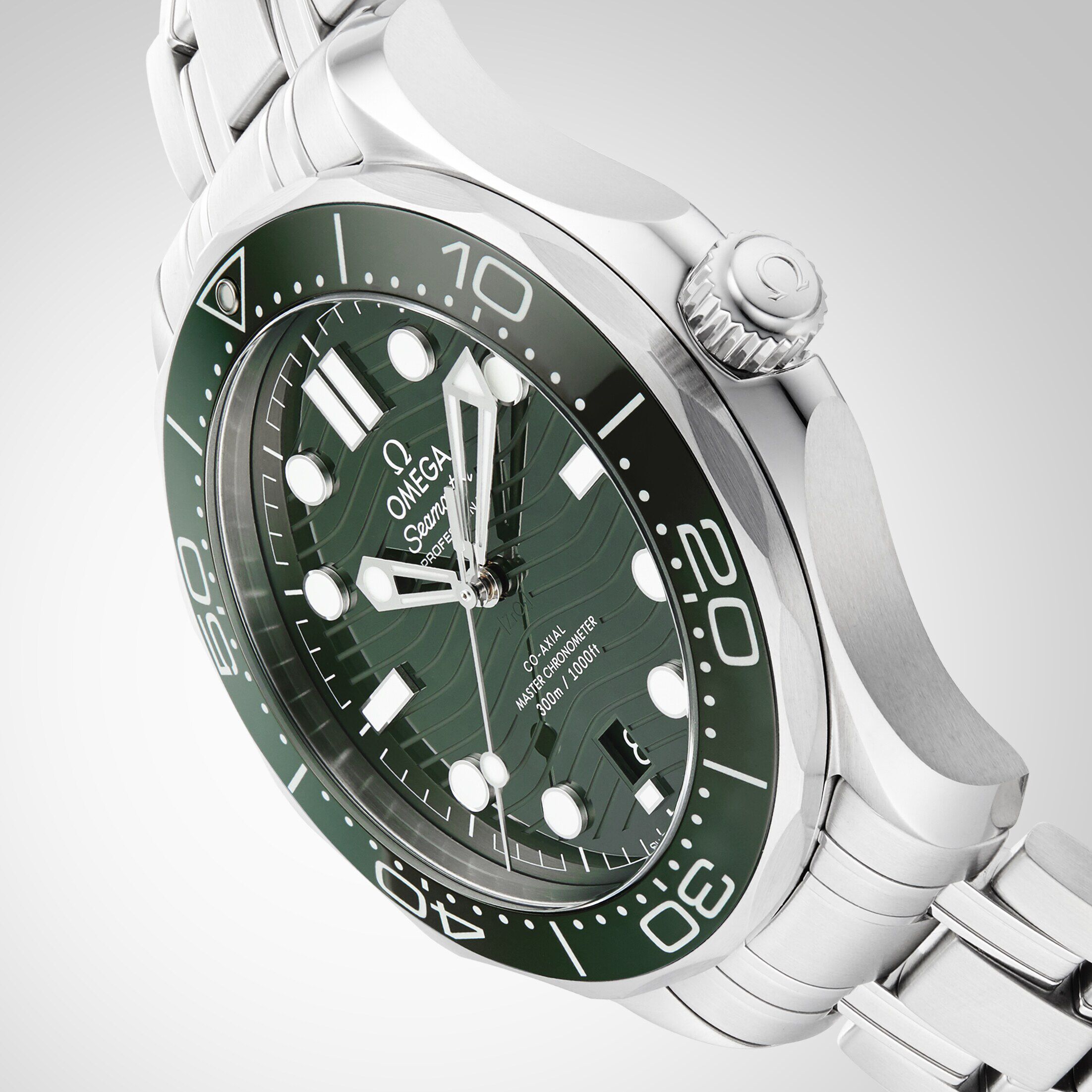 Omega seamaster diver hotsell 300m chronometer men's watch