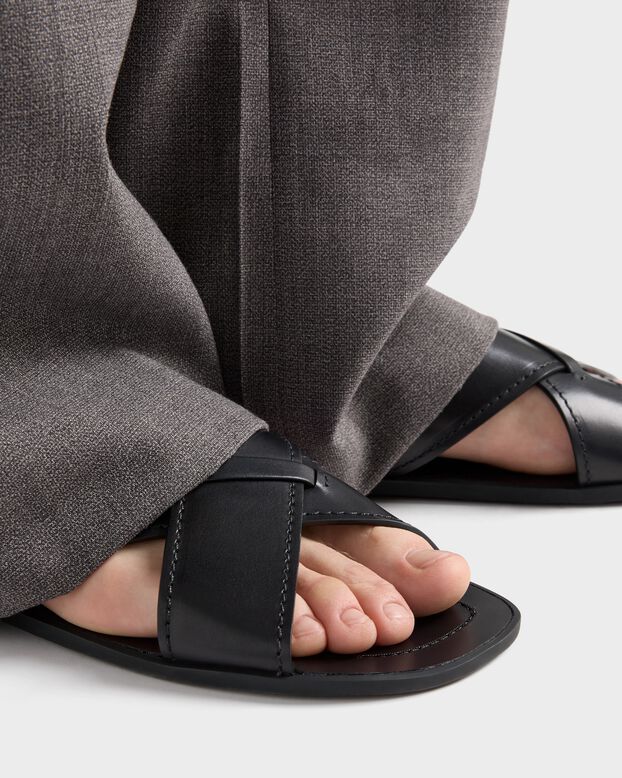 Dec&ograve; leather crisscross sandals, , hi-res