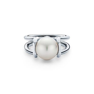 Tiffany City HardWear freshwater pearl ring in sterling silver