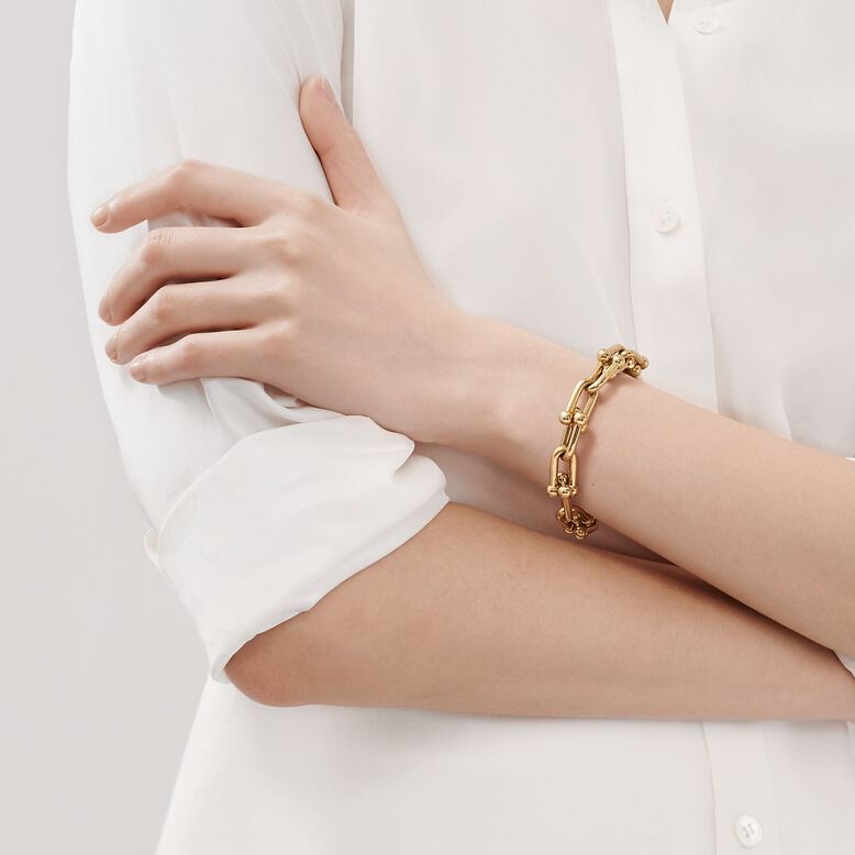 Tiffany HardWear Large Link Bracelet in Yellow Gold - Size Medium, , hi-res