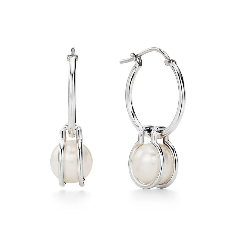 Tiffany HardWear pearl hoop earrings in sterling silver, , hi-res