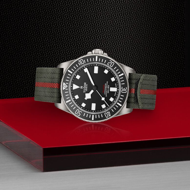 Pelagos FXD Manufacture Calibre MT5602 42mm Titanium Case Green Fabric Strap, , hi-res