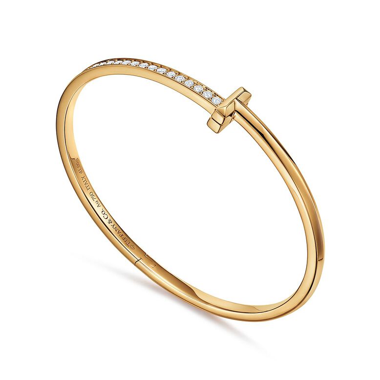 Tiffany T T1 narrow diamond hinged bangle in 18k gold, medium, , hi-res