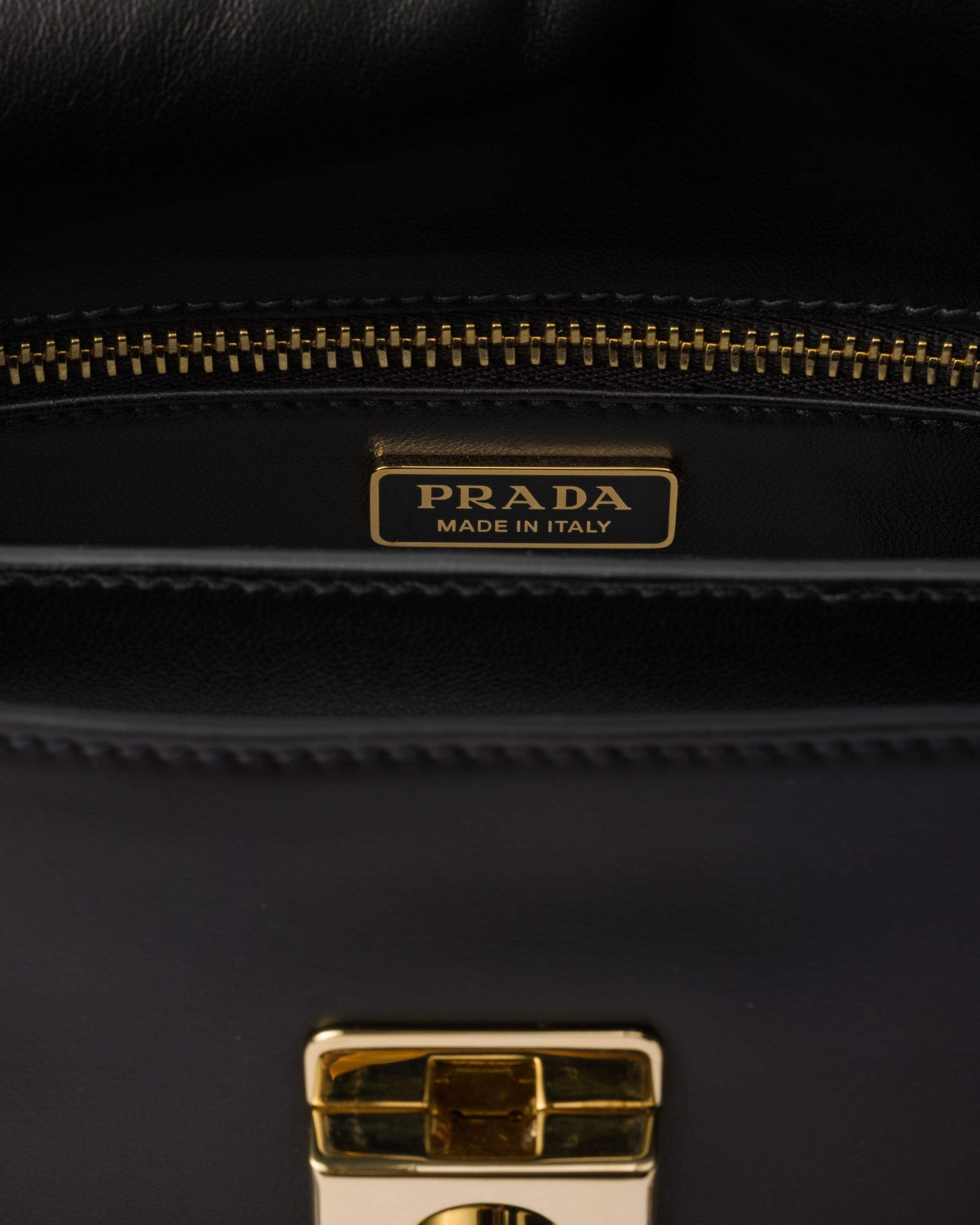 PRADA ベルト　シフォン小花付き GIANNI CHIARINI 訳あり ハンドル部ベルト穴にキズあり PRADA