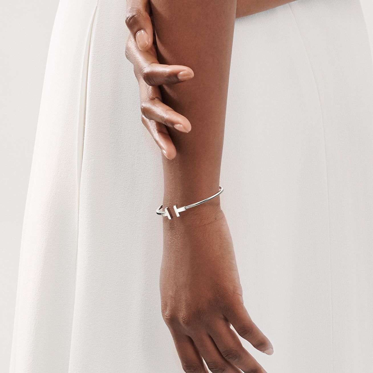 Tiffany & Co. Tiffany T wire bracelet in 18k white gold Bracelets ...