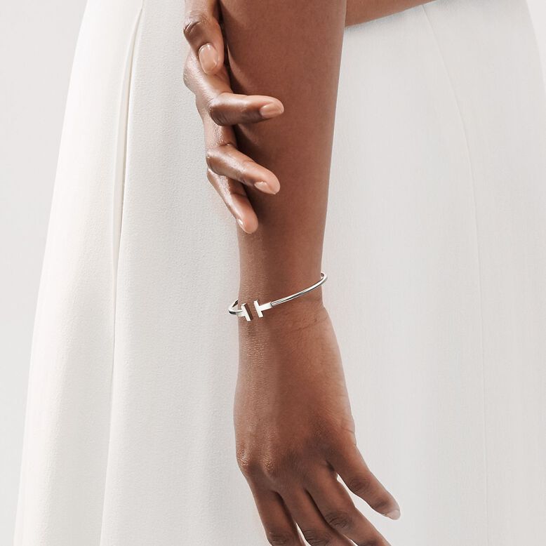 Tiffany T wire bracelet in 18k white gold, large, , hi-res