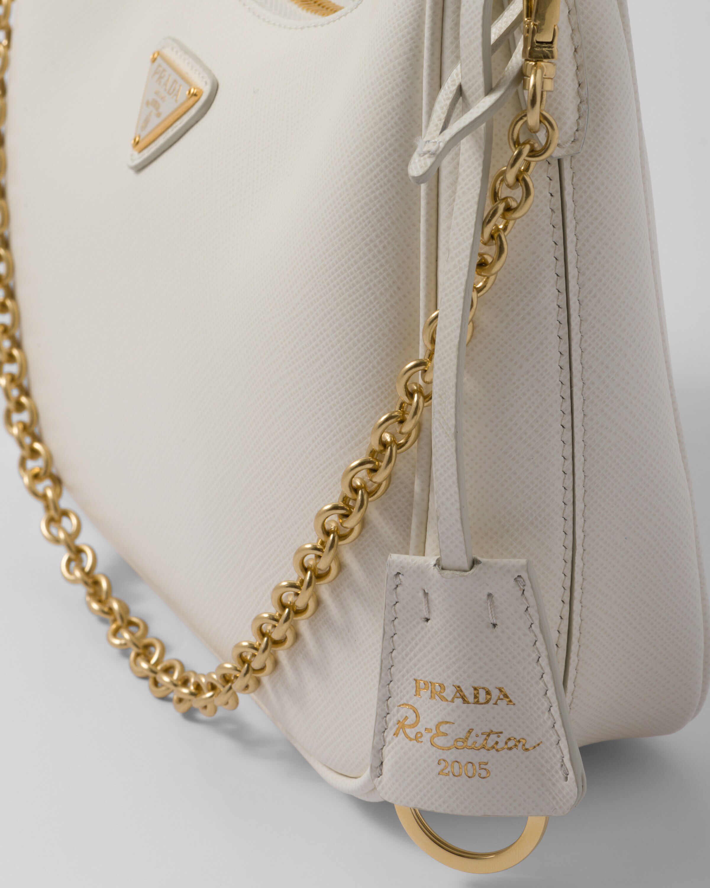 Prada Prada Re Edition 2005 Saffiano leather bag Shoulder Heathrow Reserve Collect