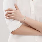 Tiffany T turquoise wire bracelet in 18k white gold, medium, , hi-res