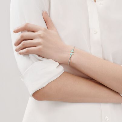 Tiffany T turquoise wire bracelet in 18k white gold, medium, , hi-res