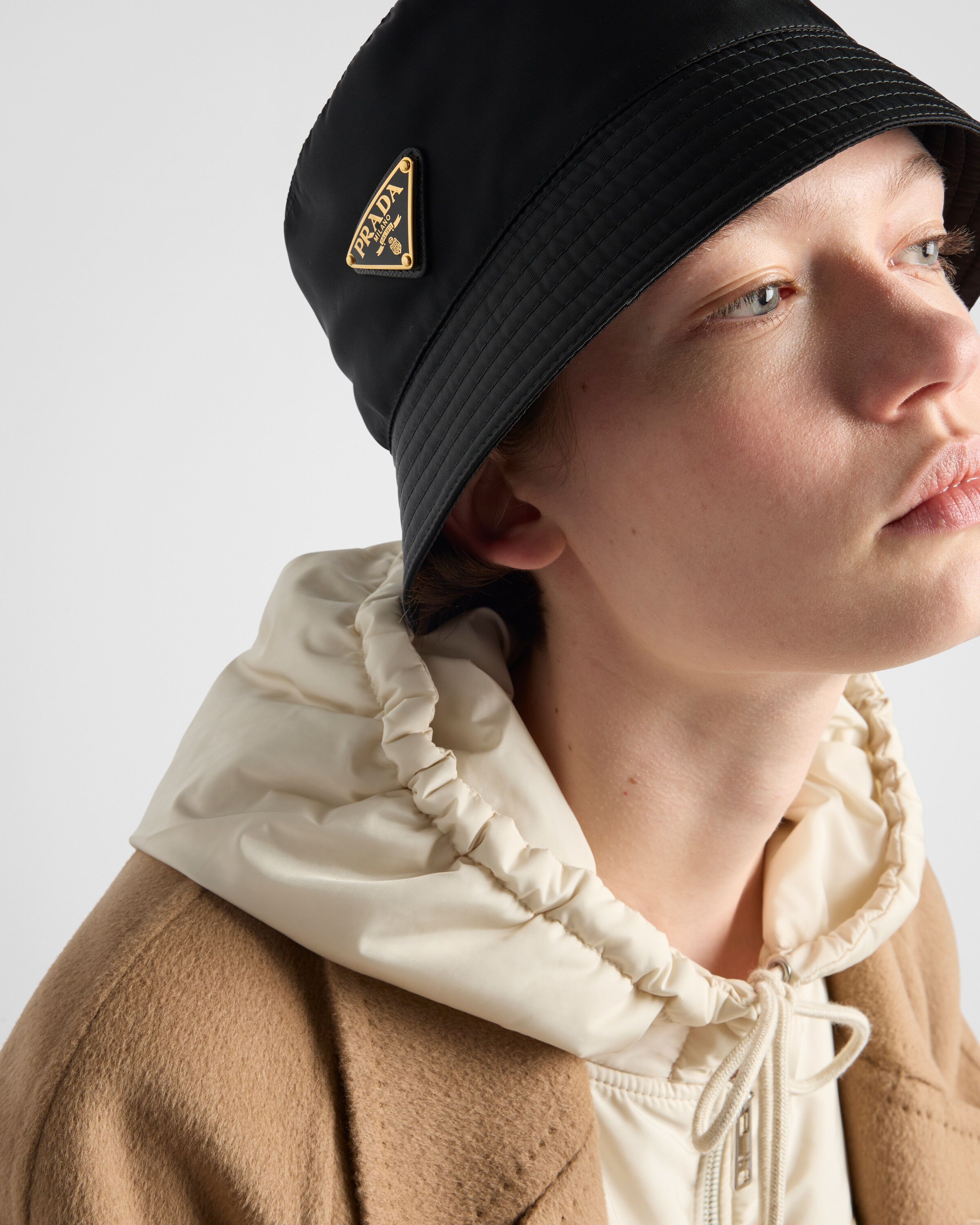 Re Nylon bucket hat