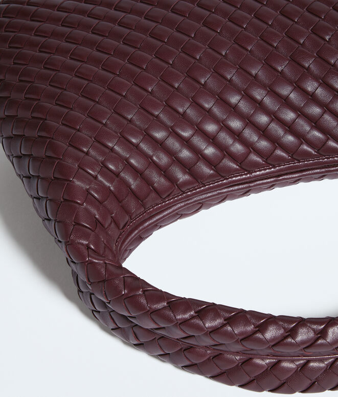 Shoulder bag with seamless Intrecciato craftsmanship in padded, supple leather., , hi-res