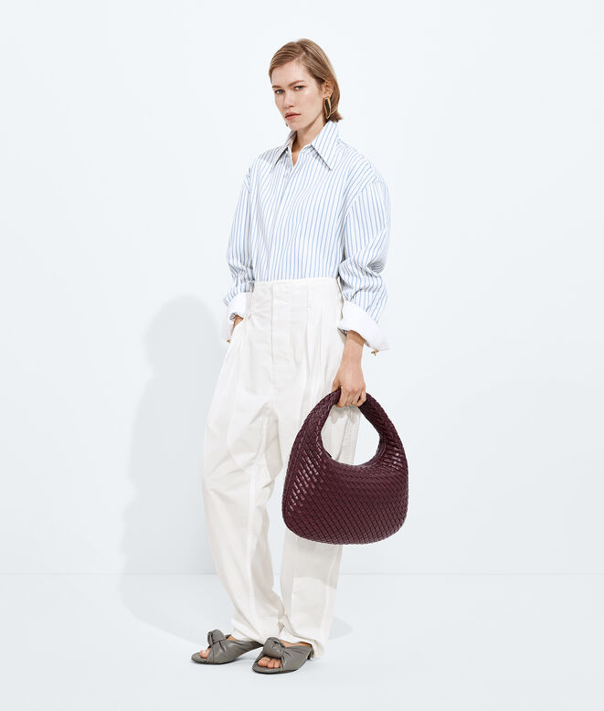 Shoulder bag with seamless Intrecciato craftsmanship in padded, supple leather., , hi-res