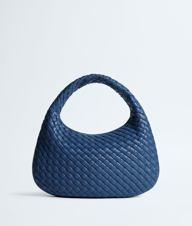 Shoulder bag with seamless Intrecciato craftsmanship in padded, supple leather., , hi-res