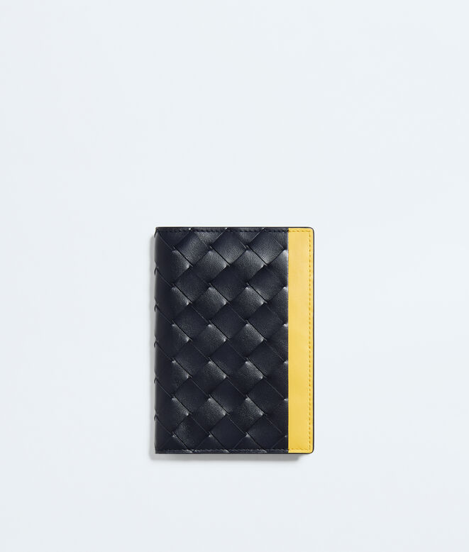 Passport case in colour block Intrecciato calf leather., , hi-res