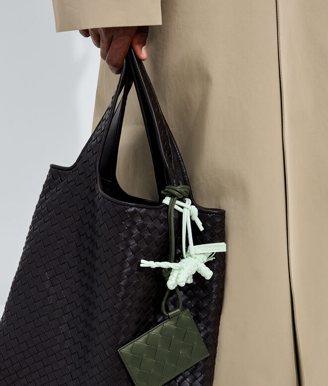 Badge holder in Intrecciato calf leather with contrasted interior., , hi-res