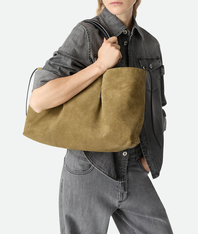 Reversible tote bag in Intrecciato silky calf leather., , hi-res