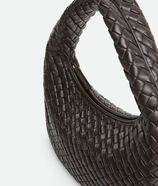 Shoulder bag with seamless Intrecciato craftsmanship in padded, supple leather. , , hi-res