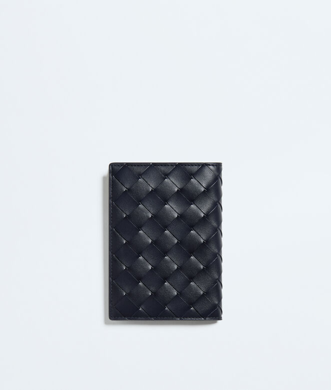Passport case in colour block Intrecciato calf leather., , hi-res