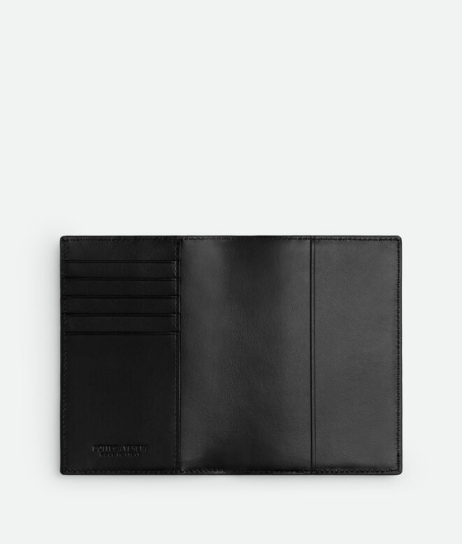 Passport case in contrasted Intrecciato smooth and grainy calf leather., , hi-res