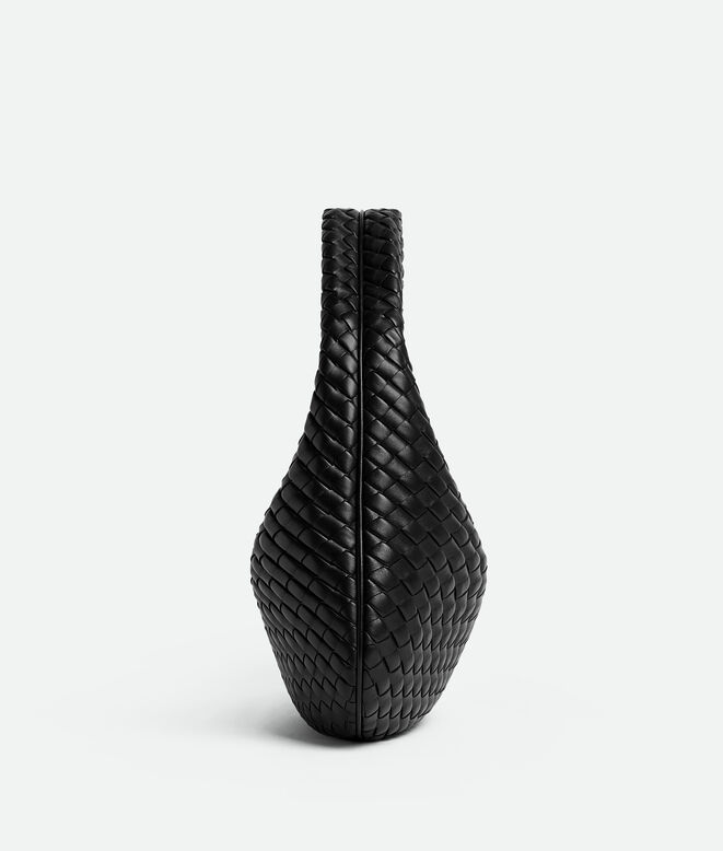 Shoulder bag with seamless Intrecciato craftsmanship in padded, supple leather., , hi-res