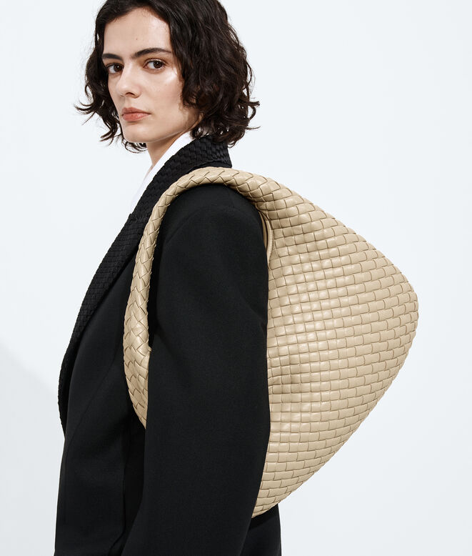 Shoulder bag with seamless Intrecciato craftsmanship in padded, supple leather., , hi-res