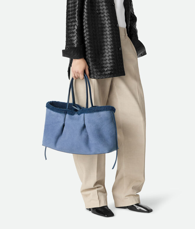 Reversible tote bag in merino shearling with denim effect., , hi-res