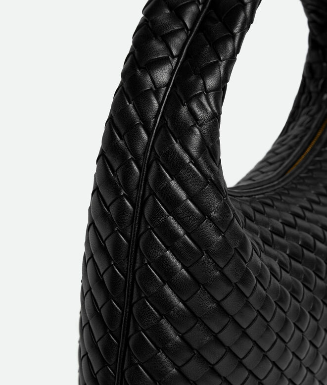 Shoulder bag with seamless Intrecciato craftsmanship in padded, supple leather., , hi-res