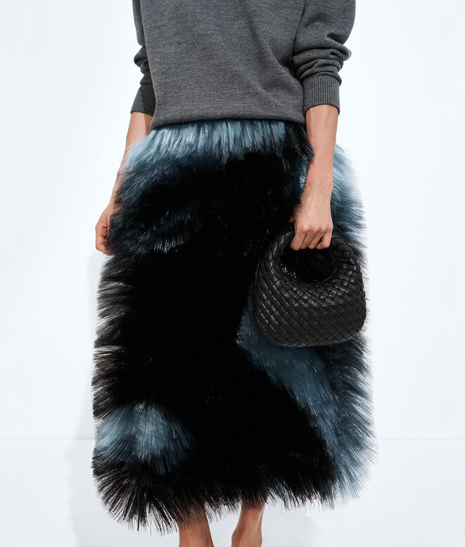 Top handle bag with seamless Intrecciato craftsmanship in padded, supple leather., , hi-res