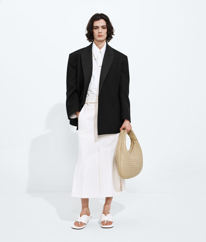 Shoulder bag with seamless Intrecciato craftsmanship in padded, supple leather., , hi-res