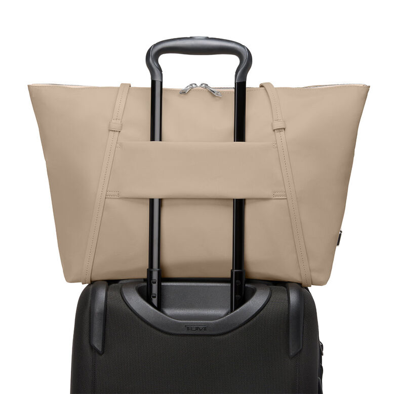 Q Tote Bag - Voyageur Cream, , hi-res