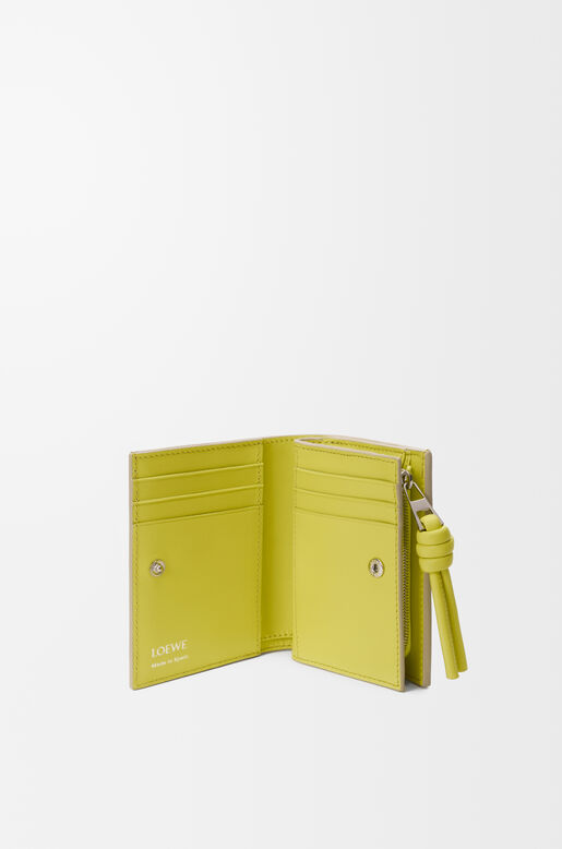 Knot compact wallet in shiny nappa calfskin, , hi-res