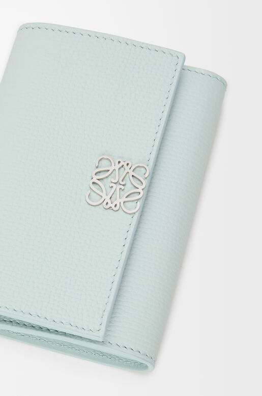 Anagram small vertical wallet in pebble grained calfskin, , hi-res