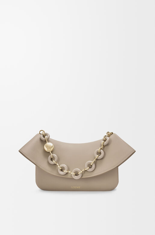 Medium Ola bag in smooth calfskin, , hi-res