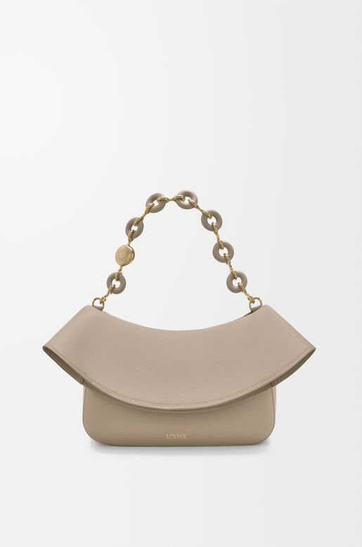 Medium Ola bag in smooth calfskin, , hi-res