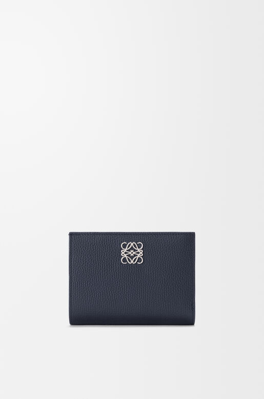 Anagram compact wallet in pebble grained calfskin, , hi-res