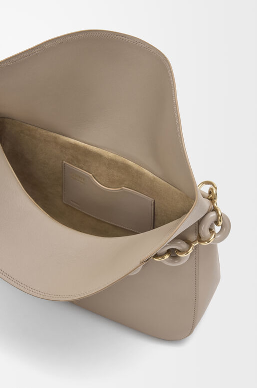 Medium Ola bag in smooth calfskin, , hi-res