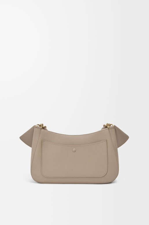 Medium Ola bag in smooth calfskin, , hi-res