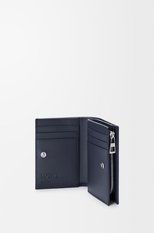 Anagram compact wallet in pebble grained calfskin, , hi-res