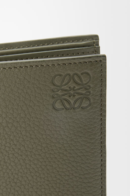 Bifold wallet in soft grained calfskin, , hi-res