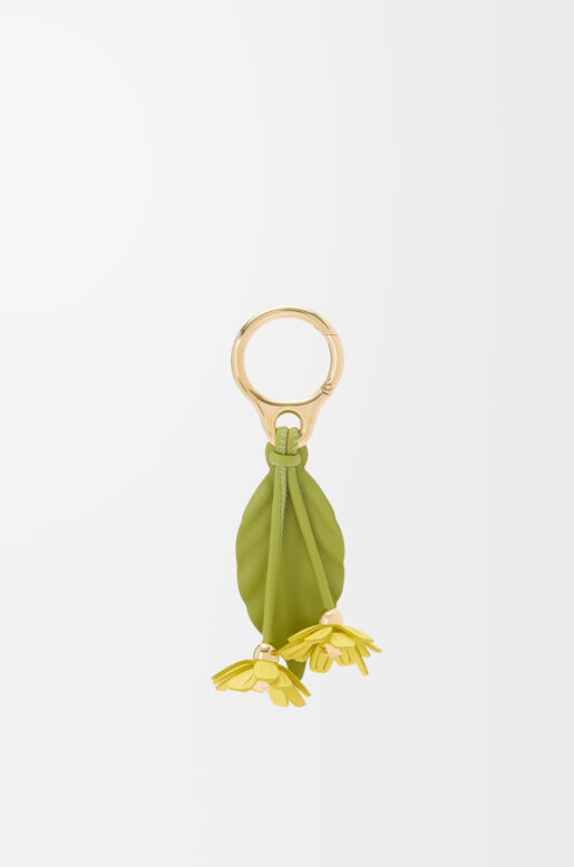 Chamomille flower charm in classic calfskin, , hi-res