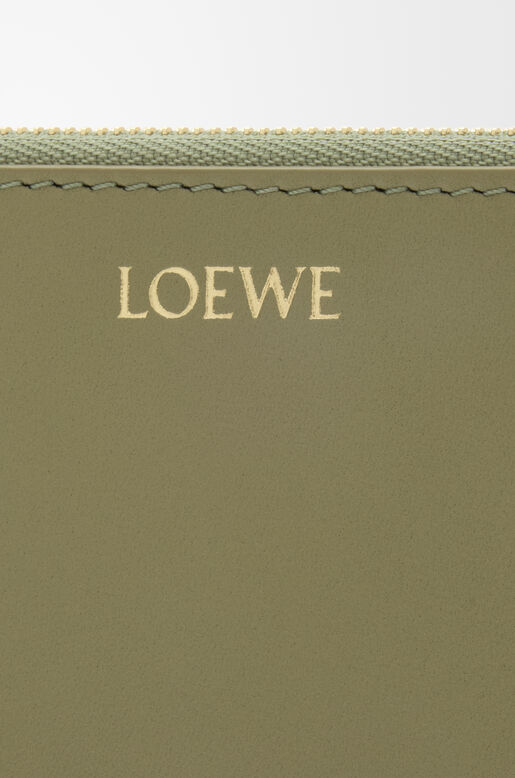 Knot coin cardholder in shiny nappa calfskin, , hi-res