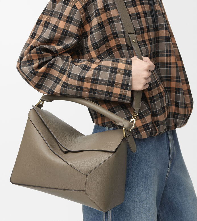 Medium Puzzle Edge bag in soft grained calfskin, , hi-res