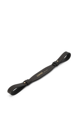 Branded short strap in classic calfskin