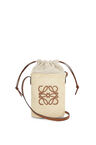 Square pocket in iraca palm and calfskin