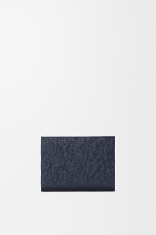 Anagram compact wallet in pebble grained calfskin, , hi-res