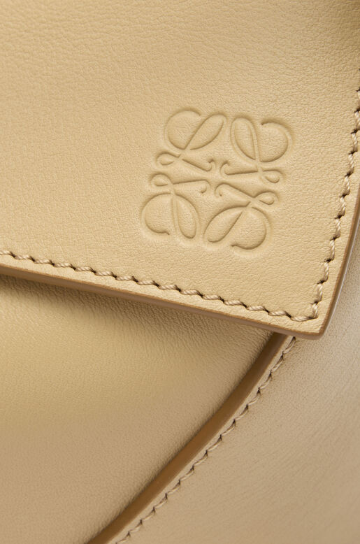 Small Puzzle Edge bag in classic calfskin, , hi-res