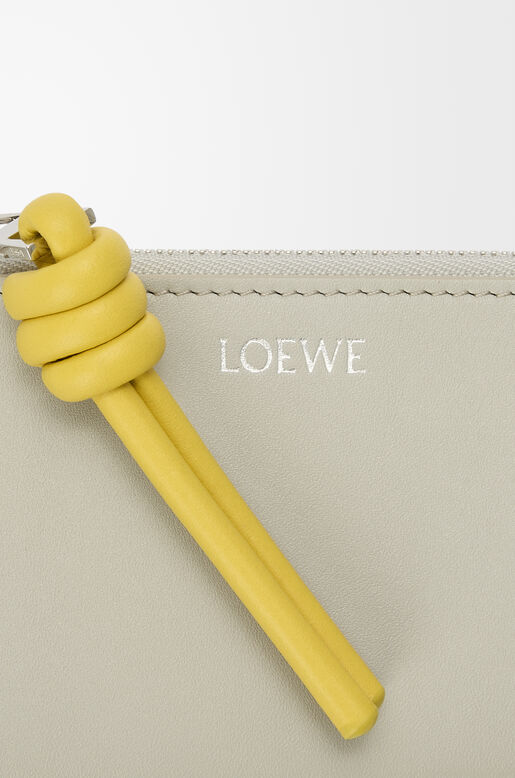Knot coin cardholder in shiny nappa calfskin, , hi-res